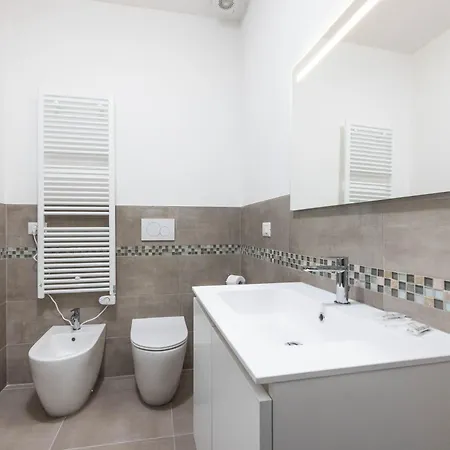 Lame 15, By Short Holidays Bolonha