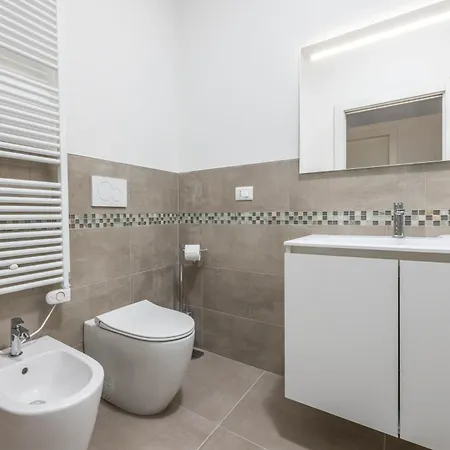 Lame 15, By Short Holidays *