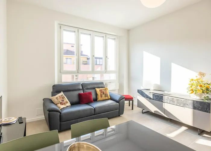 Lame 15, By Short Holidays *