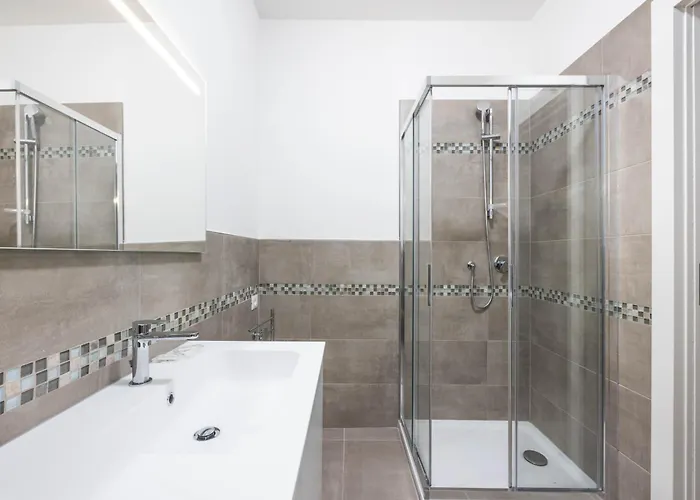 Lame 15, By Short Holidays *