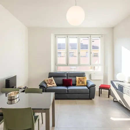 Lame 15, By Short Holidays 볼로냐