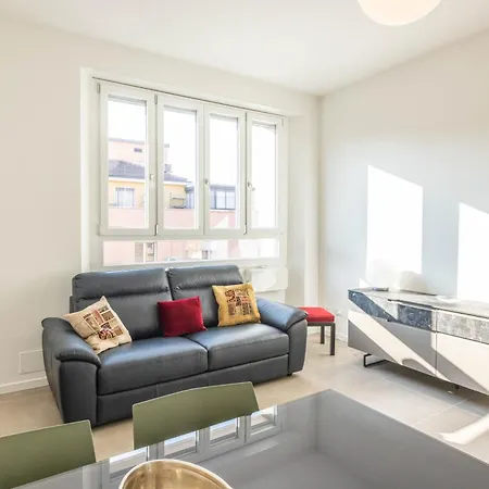 Lame 15, By Short Holidays *