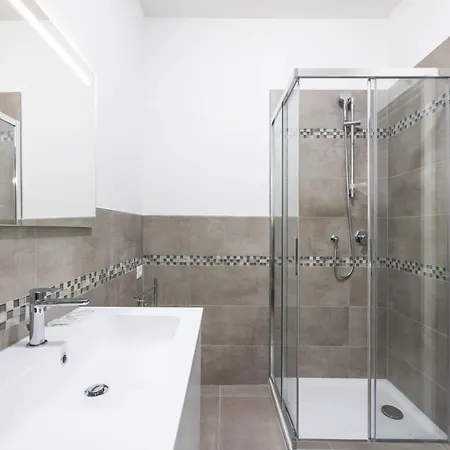 Lame 15, By Short Holidays *