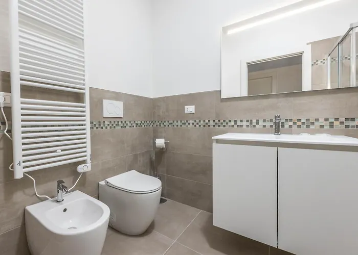 Lame 15, By Short Holidays *